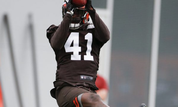 Cleveland Browns cornerback Lenzy Pipkins runs a drill at the team's NFL football training facility in Berea, Ohio, Tuesday, June 4, 2019. (AP Photo/Ron Schwane)